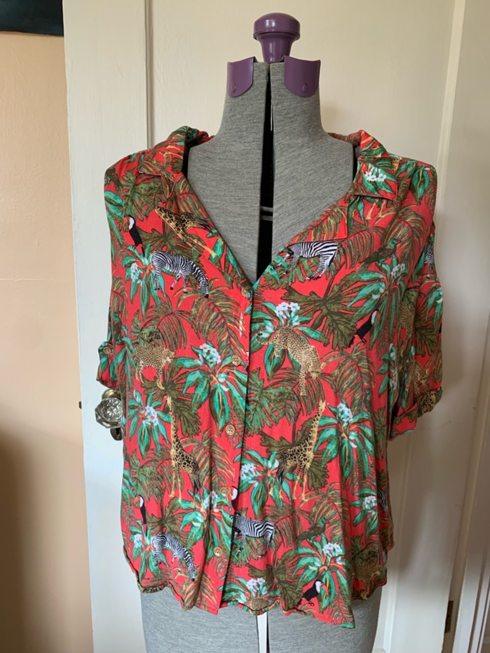 Jane + Delancey XL Shirt Short Sleeve Red Tropical Animals Novelty Print Safari